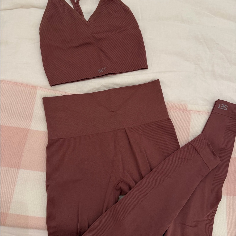 SET Active Ribbed V-Neck Sports Bra & High-Waist Leggings Set - Deep Mauve